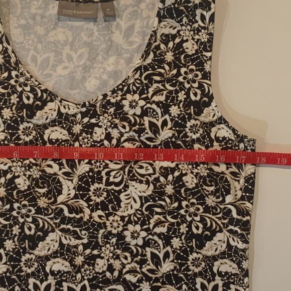 EUC Croft & Barrow Women's Floral Stretch Tank Top Size Medium Black/White - Picture 8 of 11